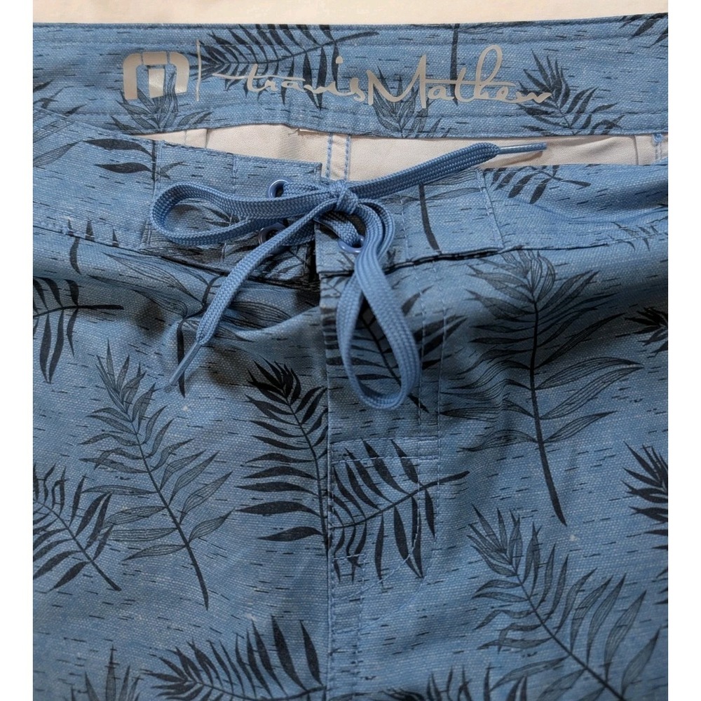 Travis Matthew Swim Trunks Men's 34 Stretch Preppy Summer Floral Leaves 9" - Picture 3 of 8